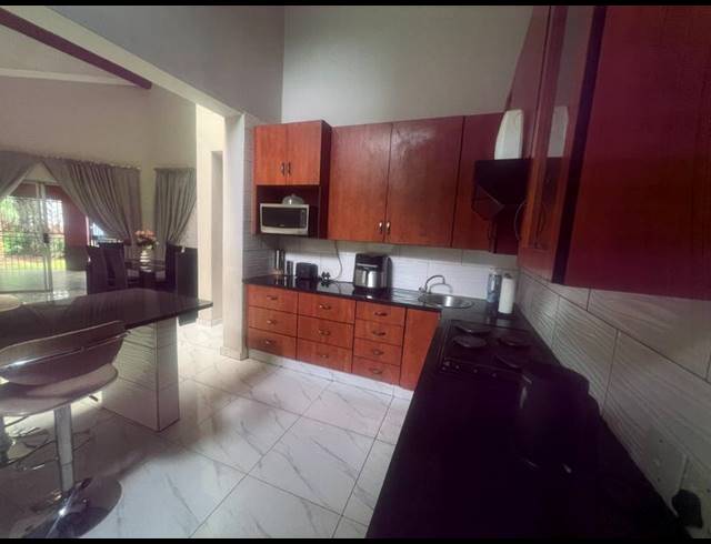 5 BEDROOM HOUSE FOR SALE IN DORANDIA